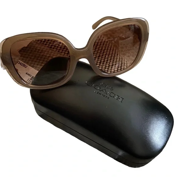 COACH Wildflower Milky Beige Sunglasses (discontinued) - Picture 4 of 8